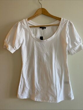 🎀3 for $19 ✨ Urban Behavior White Scoop Neck Short Sleeve Tee